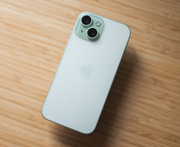 iPhone15 POV iPhone 15